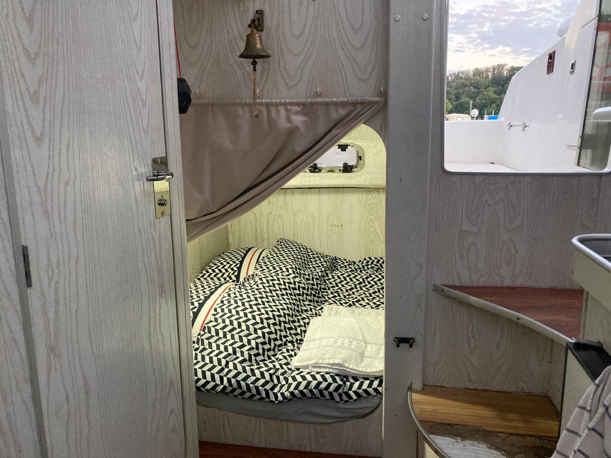 Bateau-Gite Sur Le Halage De La Mayenne L'Huisserie Dış mekan fotoğraf